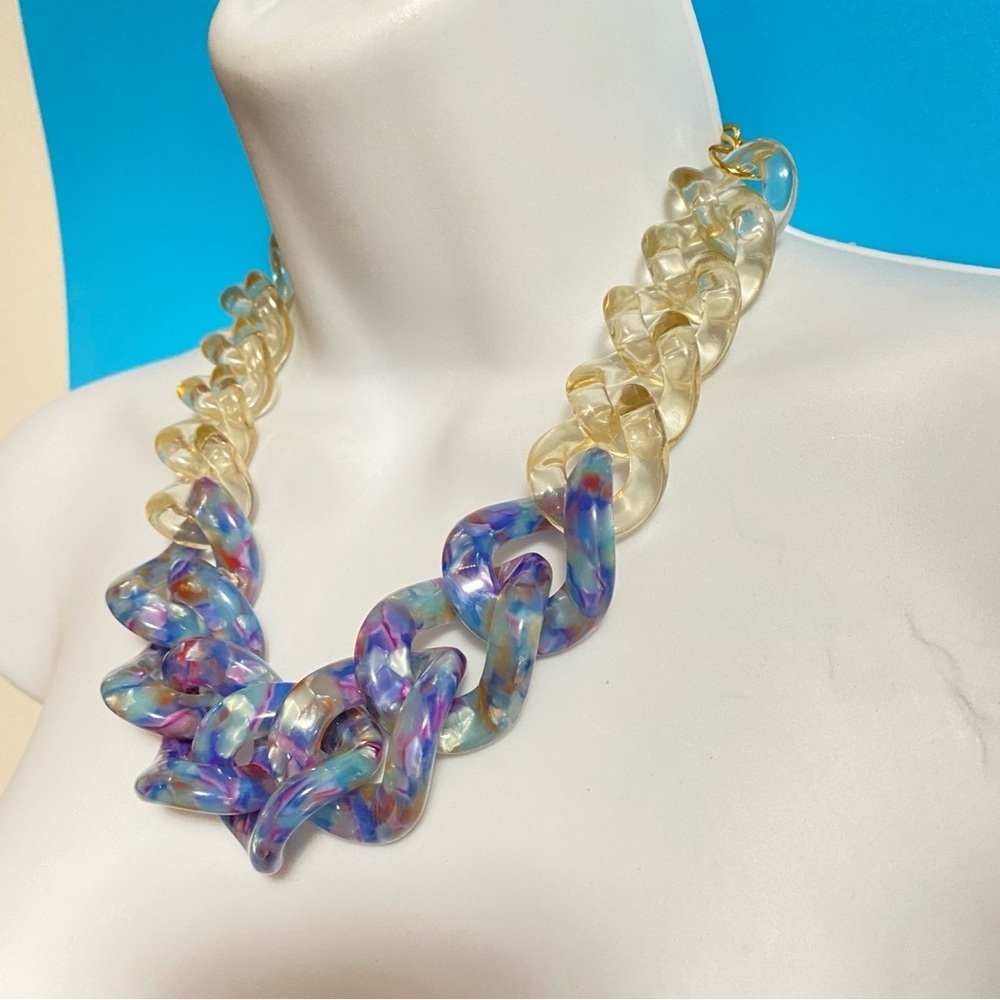 BAUBLE BAR Blue & Clear Acrylic Link Statement Necklace